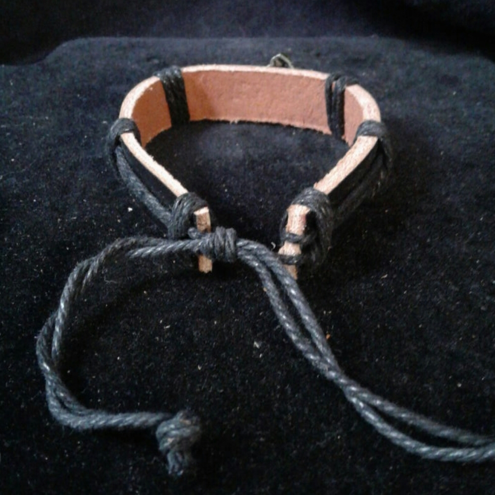 ❤️5/$25. Leather Motorcycle Bracelet - Picture 2 of 4